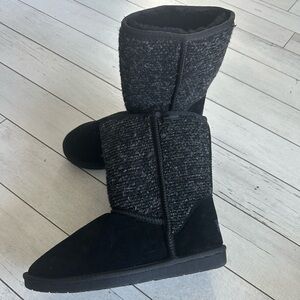 Minnetonka boots Women’s size 10M color multi.